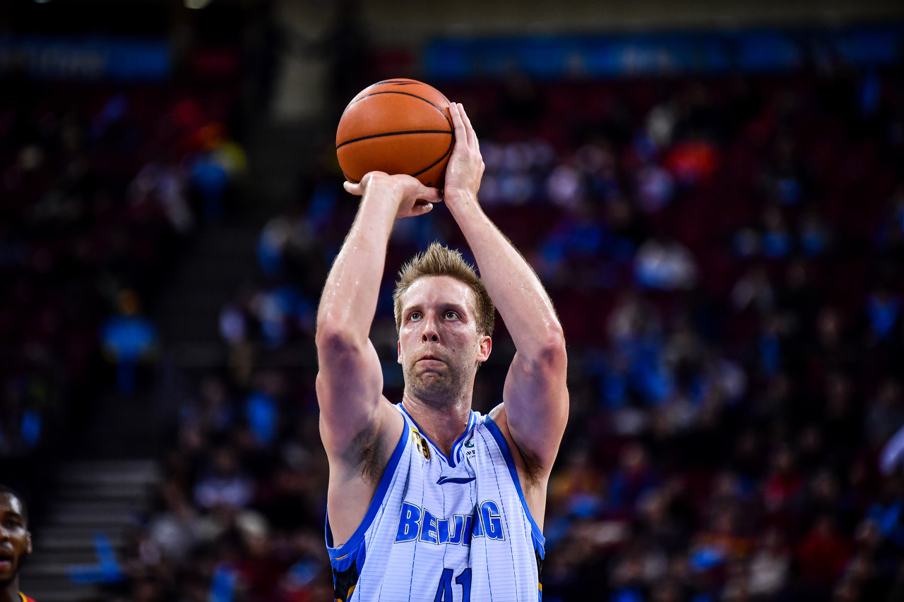 公牛血洗勇士,汉密尔顿送出助攻 公牛血洗勇士,汉密尔顿送出助攻