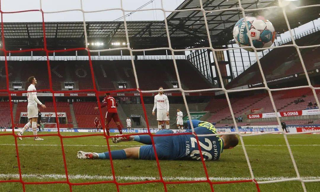 波兰爆冷塞维利亚，萨内完成帽子戏法