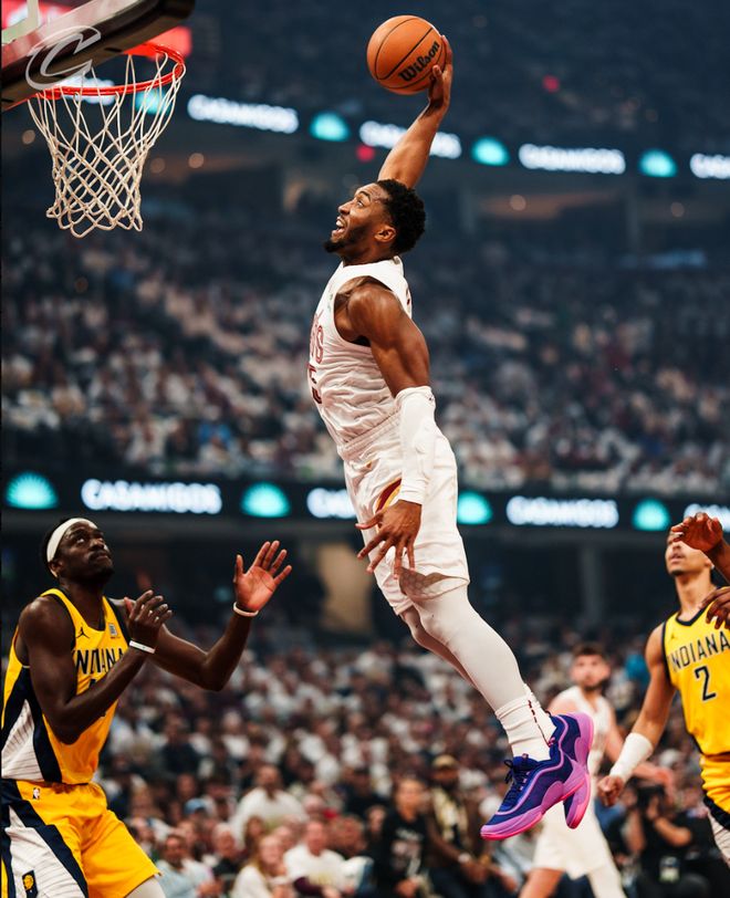 独行侠逆转中国男篮，米切尔爆发神勇